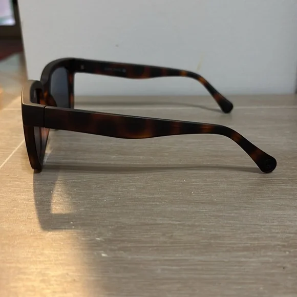 Look optic laurel Stylish Tortoiseshell Sunglasses - Picture 2 of 11